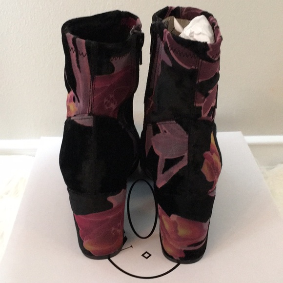 LAST PAIR! Steve Madden Emison Velvet Booties - Picture 5 of 7